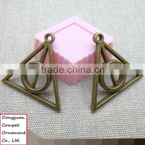 Wholesale Zinc Alloy Diy Bracelet Accessories Triangle Widgets Pendant thumbnail-1