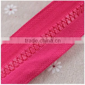 Fashion High Quality Plastic Zipper in Shenzhen thumbnail-2