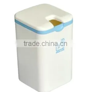 Square Plastic Litter Storage Bin thumbnail-1