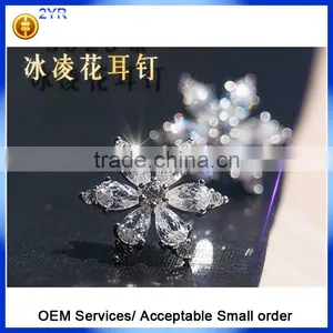 Wholesale 925 Sterling Silver Earring, Women Stud Earrings, White Cubic Zirconia Iced Flower Stud Earring thumbnail-3