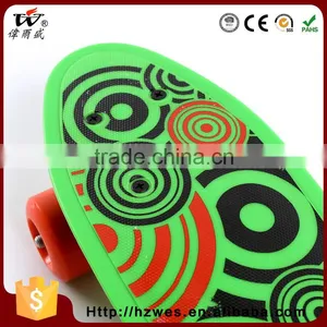 OEM 40kgs OEM PVC Wheels Fish Shape Skateboard for Kids thumbnail-2