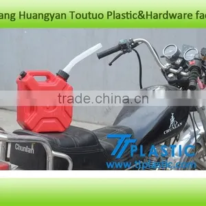 3l Red Plastic Fuel Can thumbnail-1