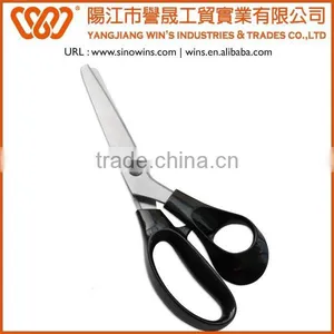 Pinking Shears With Plastic Handle thumbnail-1