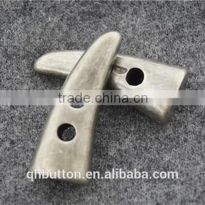 VINTAGE SILVER COLOR RESIN TOGGLE BUTTON thumbnail-1