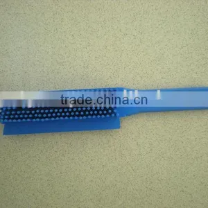 Plastic Horse Brush thumbnail-1