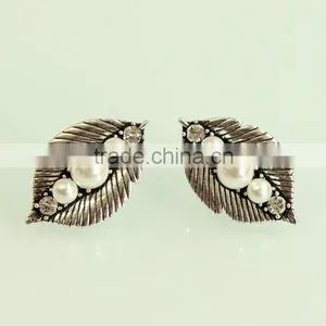 Rhinestone Ear Stud With Pearls thumbnail-1