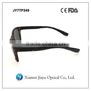 High Quality Classic Fashion Polarized Sunglasses for Men and Woman thumbnail-5