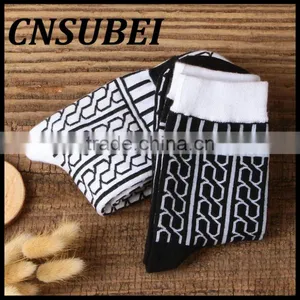 Autumn and Winter Men Black and White Chain Pattern Personality Cotton Tube Socks thumbnail-2