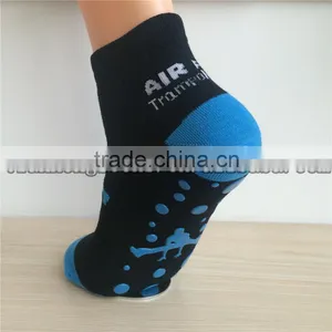 Trampoline Jump Gripper Socks Non Slip Grip Socks For Jump Compression Indoor Trampoline Park Socks thumbnail-1