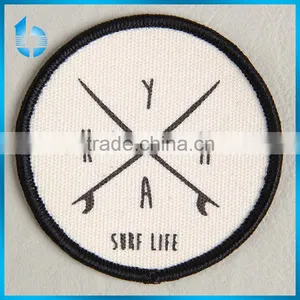 China Label Factory Custom Black Overlocked Label Badge for Acrylic Handbag thumbnail-1