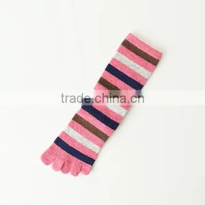 Best Socks Manufacturer Japanese Design OEM School Teen Girls Red White Stripes Pure Cotton Knitting Five Toe Socks thumbnail-5