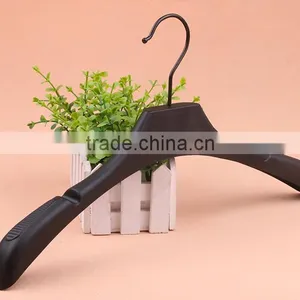 YiWu Wide Shoulder Non Silp Plastic Black Coat Hanger For Clothes thumbnail-1