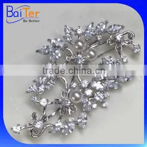 China Wholesale Custom Made Design Bulk Rhinestone Brooch/Fashion Womens Pearl Bulk Brooch thumbnail-1
