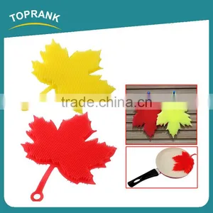 Toprank Multifunctional Maple Leaves Shaped Easy Cleaning Kitchen Dish Brush Fruit Scrubber Soft Silicone Potato Vegetable Brush thumbnail-1