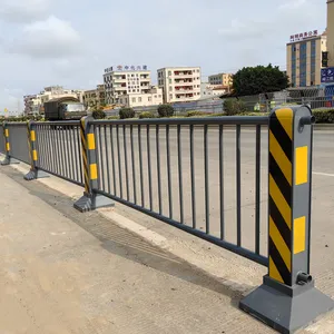 Urban Safety Guardrails, Anti-collision Galvanized Pipe Guardrails, Road Fences, Municipal Guardrails thumbnail-2