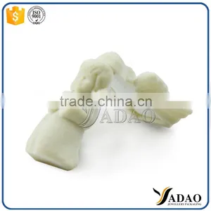 China Factory Fashion Customized Flocking Plastic Jewelry Package Box thumbnail-6