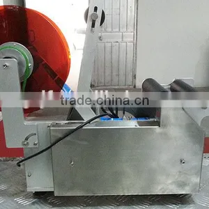 Semi-automatic Xylitol Round Wine Bottle Labeling Machine thumbnail-2