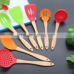CK-3123 High Quality FDA & LFGB 7pcs Gadget Silicone Kitchen Cooking Tools Set Eco Silicone Kitchen Utensil Set With Wood Handle thumbnail-1