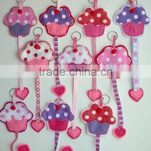 Hot 2017 Best Selling High Quality New Product Decorative Custom Handmade Fabric China Supplier Felt Keychain thumbnail-1
