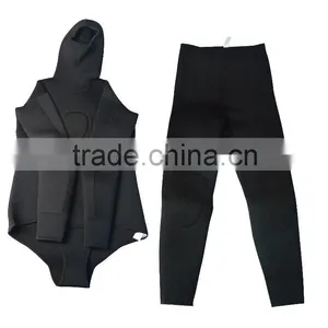 a Wetsuit to Accommodate Spearfishing With Hood thumbnail-1