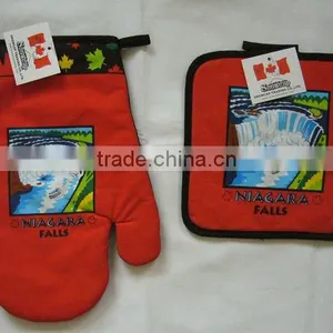Glove+ Mat Cotton Red Flower Baking Oven Mitts Microwave Oven Kitchen Tools thumbnail-1