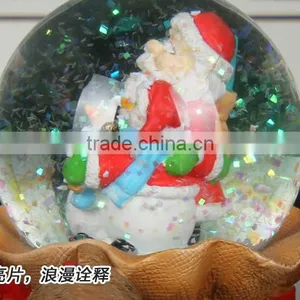 High Quality Resin Glass Water Globe Gifts Water Globe Christmas Water Globe thumbnail-5