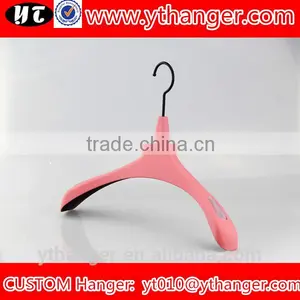 YY0442 Pink Rubber Coated Hanger for Women Clothes Rubber Paint Plastic Hanger thumbnail-2