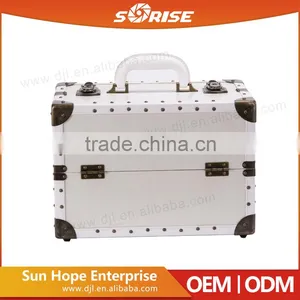 2015 Wholesale Cheap Personalized White Portable Clear Acrylic Makeup Train Case for Women thumbnail-2