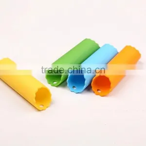 BSF-001 Silicone Garlic Peeler thumbnail-1