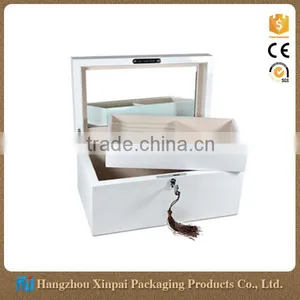 China Mirrored Lacquer Wooden Jewelry Box With Key Lock thumbnail-1
