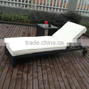 Classic White Lounge Chair With Tea Table thumbnail-4