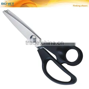 S21004 LFGB Certificated 8-1/2" Pinking Shears With Plastic Handle thumbnail-1
