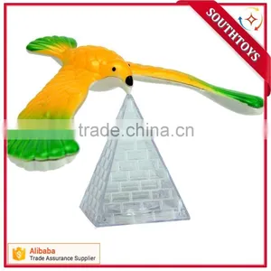 Magic Balancing Eagle Bird Science Desk Gravity Physics Toy Novelty Fun thumbnail-2
