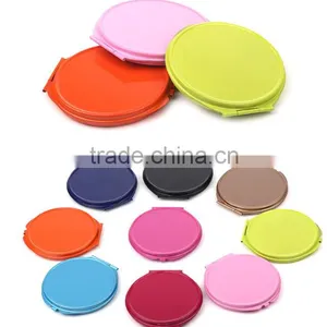 Round Compact Pocket Mirror thumbnail-1