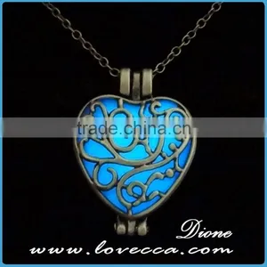 European Hot Sale Beautiful Glow in the Dark Necklace Heart Pendants thumbnail-1