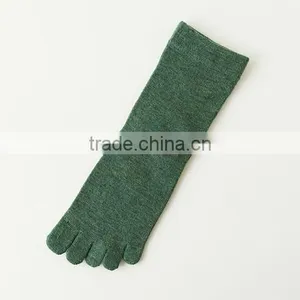 China Socks Manufacturer Custom OEM Design Woman Comfortable Yoga Toe Sox Plain Cable Knit Boot Sock thumbnail-2