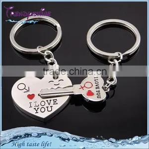 Cheap Custom Couple Engraved Metal Material Heart Keychain thumbnail-1