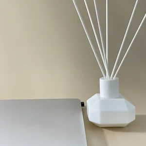 Wholesale Flameless Aroma 50ml Flower Glass Reed Diffuser Square Bottle 100ml Square Reed Diffuser With Wooden Bamboo Lids thumbnail-2