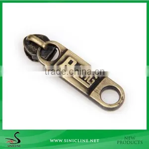 Sinicline Bronze-Coloured Embossed Logo Metal Zipper Puller for Garment,Bag Quality Choice thumbnail-1