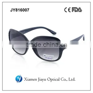 New Square Frame Fashion Sunglasses for Women thumbnail-3