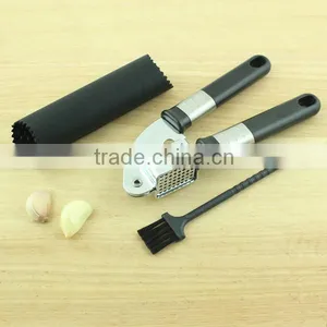 Kitchen Stainless Steel Professional Garlic Press With Cleaning Brush Set thumbnail-4