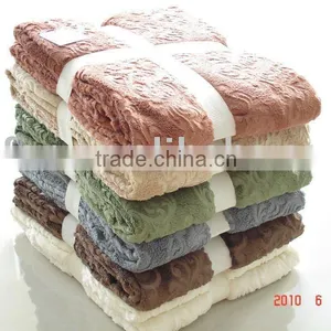 2012100%polyester Knit Embossed Baroque Coral Throw thumbnail-1