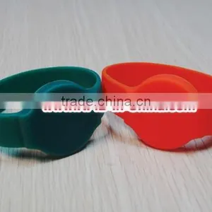 Low Cost RFID Personalized Silicone Wristbands Colorful Printed RFID Bracelets thumbnail-2