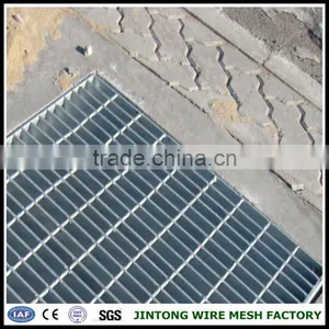 Hot Dip Galvanized Serrated Steel Grating Stair Treads Steel Grating Steel Grating for Elevated Walkway thumbnail-1