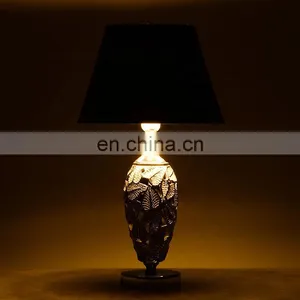 New Design of Flower Pattern Ceramic Table Lamp for Reading Room thumbnail-3