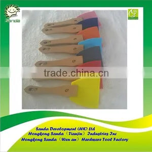 Silicone Putty Knife With Plastic Handle thumbnail-1