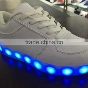 PU Fashion Led Light Running Shoes Light and Soft for Men and Women Kids Runners Cheap Price thumbnail-2