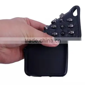 Wild Handmade Skull TPU Case for Iphone6 With 3D Metal Rivet thumbnail-3