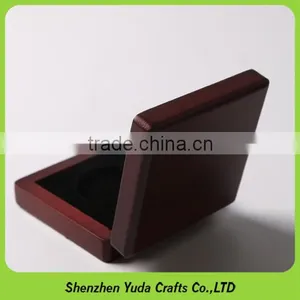 Luxury High Quality Shinning Wood Mdf Material Case Polished Varnish Lock Customed Wooden Box thumbnail-3