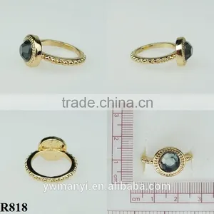 Yiwu Factory Sale Alloy Ring Black Rhinestone Gold Plating Ring R818 thumbnail-2
